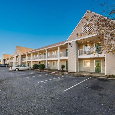 Hometowne Studios By Red Roof Spartanburg - Asheville Highway Southern Shops Bagian luar foto