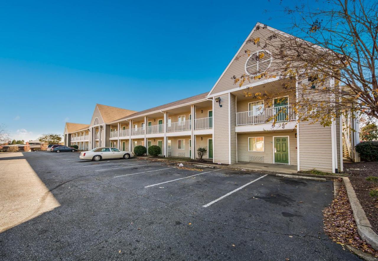 Hometowne Studios By Red Roof Spartanburg - Asheville Highway Southern Shops Bagian luar foto
