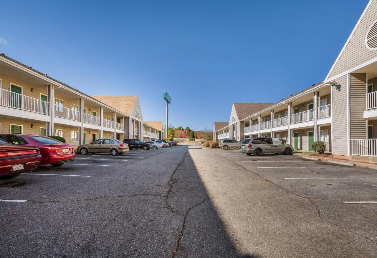 Hometowne Studios By Red Roof Spartanburg - Asheville Highway Southern Shops Bagian luar foto